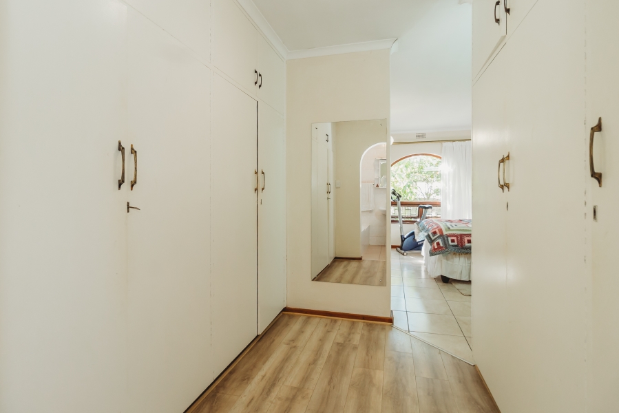 4 Bedroom Property for Sale in Glen Barrie Western Cape